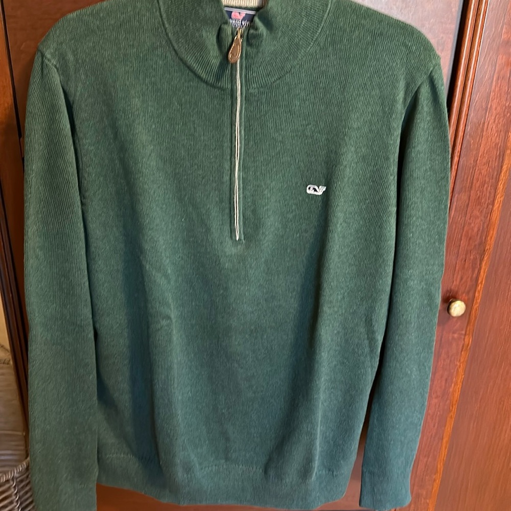 Vineyard Vines men’s medium 3/4 zip hunter green sweater. Worn once.